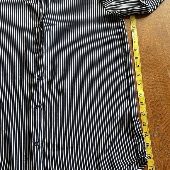H & M Button-down Blouse V-neck Long Sleeves Size 6 Navy With White Stripes - Picture 10 of 13